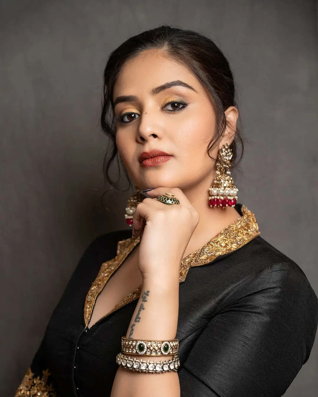 Maa TV Anchor Sreemukhi in Black Lehenga Choli